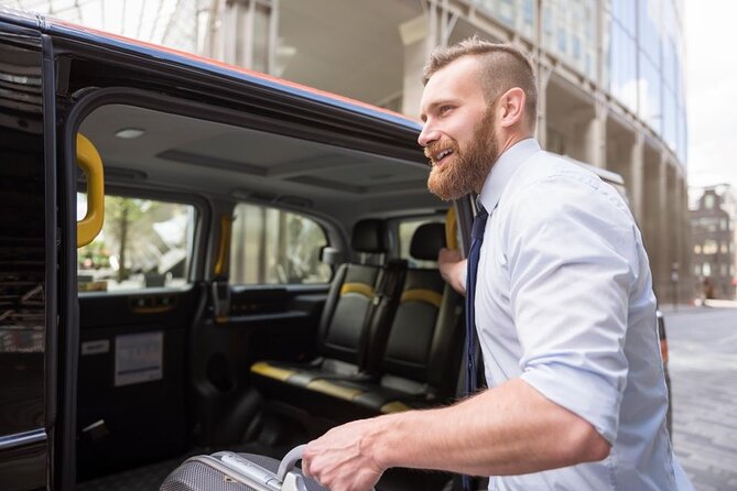 1 to 8 People Private Transfer from Dublin Airport to City Centre - A short, direct ride into central Dublin