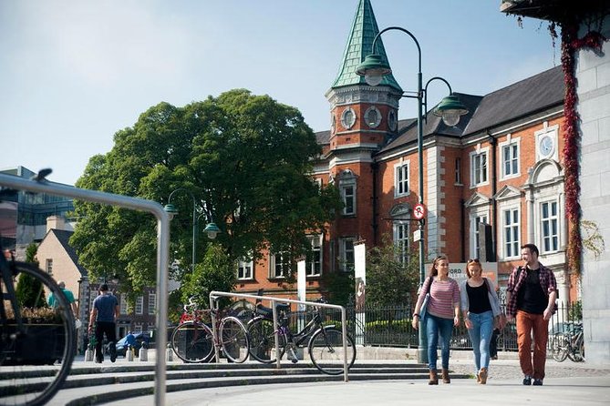2-Day Cork and Blarney Castle Rail Tour from Dublin - What the guides add to the road sections