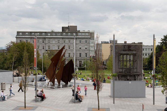 4-Day South West Ireland Tour from Dublin - Guides, coaches, and the pace of the road