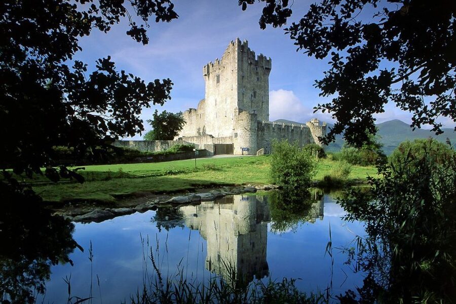 Best of Ireland 6-Day Backpackers Economy Tour - The big picture: Ireland in six fast-moving days