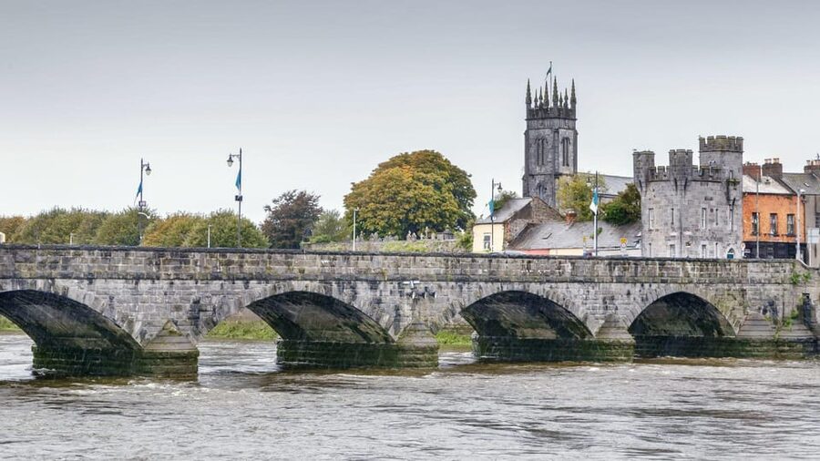 Best of Limerick: Private Walking Tour with a Local - What the private format changes