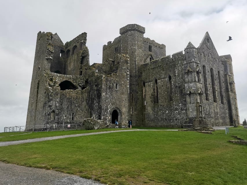 Blarney Castle: Private Guided Day Tour from Dublin - The Rock of Cashel sets the tone