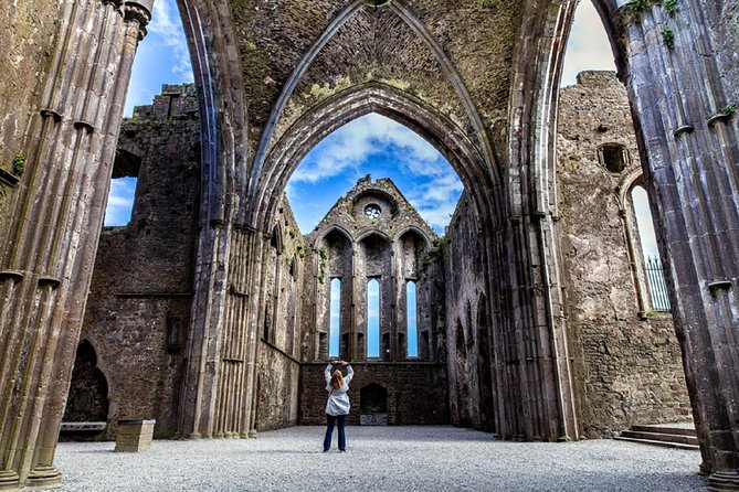 Blarney, Rock of Cashel & Cahir Castles Day Tour From Dublin - Crowds, seasons and the Blarney decision