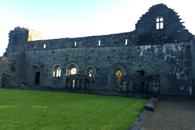 Cliffs of Moher & Bunratty Castle Day Tour - Caherconnell and John Davoren’s border collies