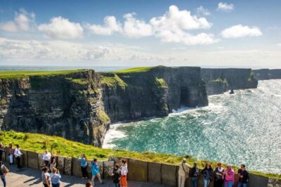 Cliffs of Moher, Burren and Bunratty with Private Chauffeur Tour