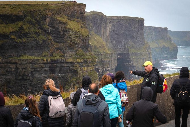 Cliffs Of Moher Tour In Spanish - Spending two hours at the Cliffs of Moher