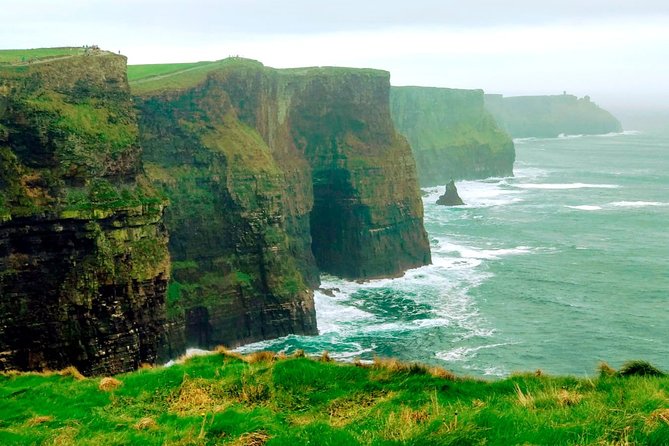 Cliffs Of Moher Tour In Spanish - Crossing the Burren to the Atlantic cliffs