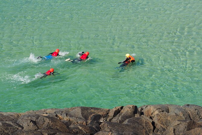 Coasteering on Irelands Wild Atlantic Way - Guides who make the difference