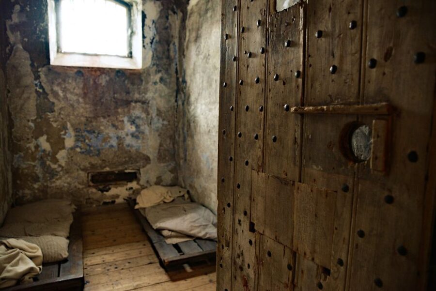 Cork: City Gaol Tour with Audio Guide - Arriving at the Georgian and neo-Gothic prison
