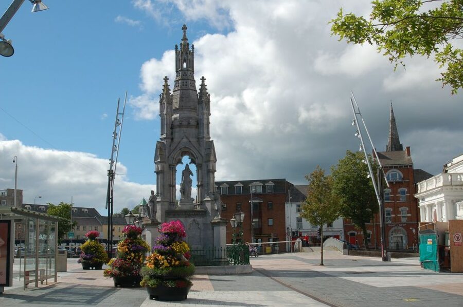 Cork: Guided Historical Walking Tour - Careys Lane and the Hugenot cemetery