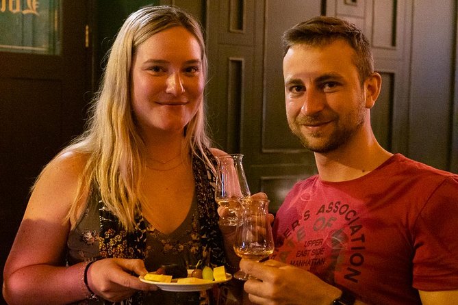 Deluxe Whiskey and Food Tasting in Dublin - Two premium pours at the Palace Bar