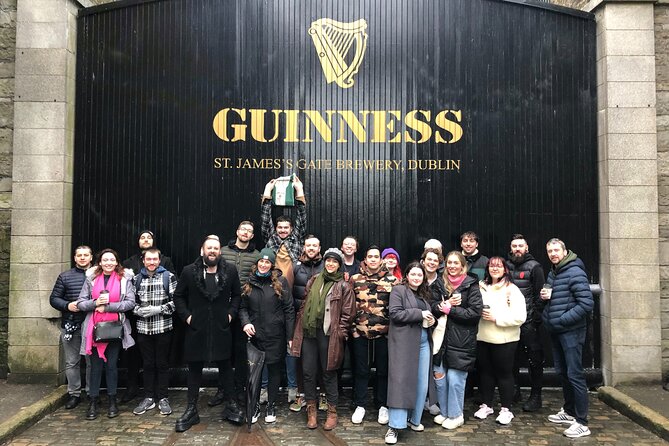 Drinks on Foot: Dublin Traditional Pub Tour - The first pub: learn how the afternoon works
