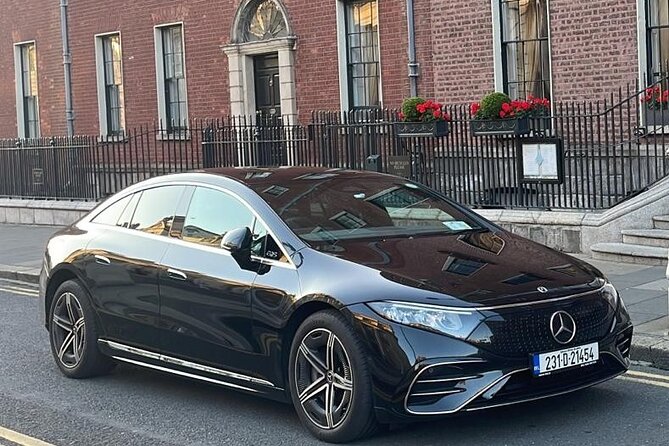 Dublin Airport Transfers: Luxury Transfer To/From DUB Per Vehicle - Flight tracking and the 60-minute waiting window