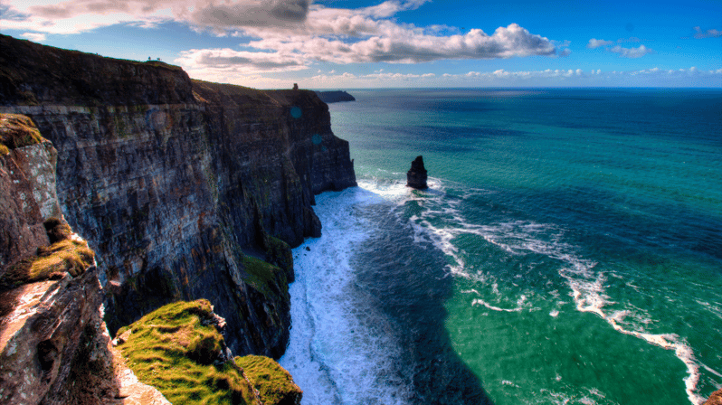 Dublin: Cliffs of Moher, Ennis, & Bunratty Castle Day Tour - Facing the Cliffs of Moher