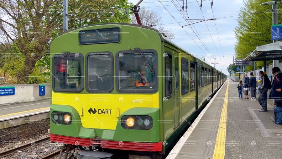 Dublin: Cruise Excursion Hop-On Hop-Off Tour & Rail Ticket - What the guides add to the ride
