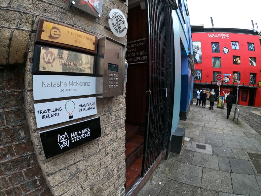 Dublin: Dublin City Highlights Private Guided Walking Tour - Grafton Street, street artists, and a change of pace