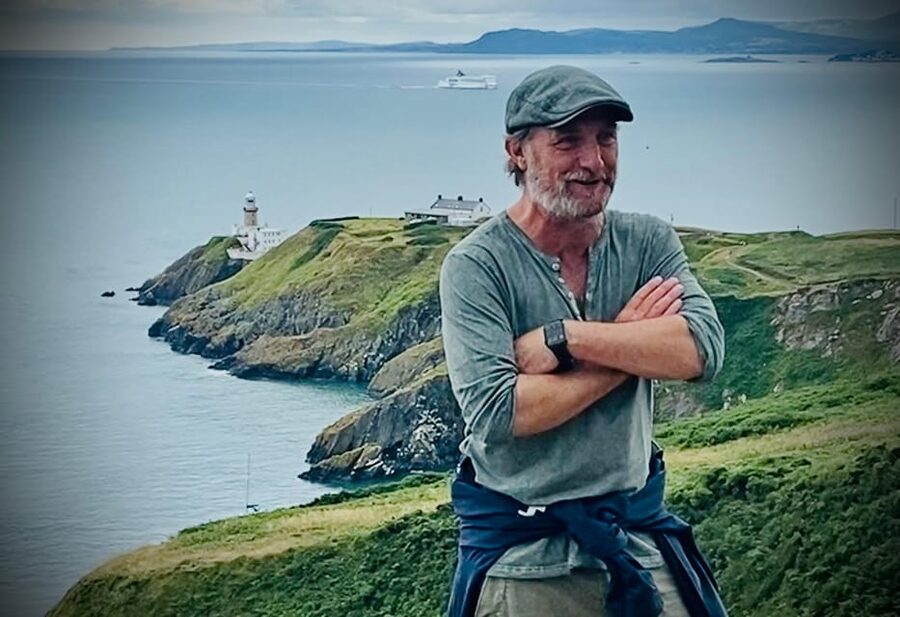 Dublin: Dublin Coastal Hike and Pints & Puppies - Taking the Train from Dublin to Howth