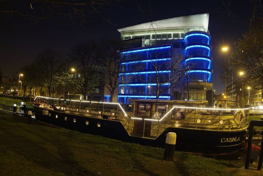 Dublin: Grand Canal Cruise with Dinner - Watching the old timber lock gates work