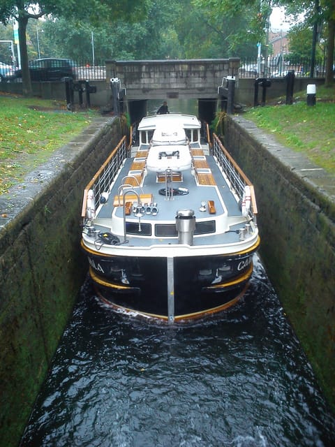 Dublin: Grand Canal Cruise with Dinner - Dinner in the saloon