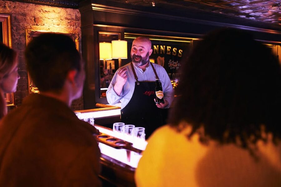 Dublin: Guinness Storehouse Connoisseur Experience - Learning to pour your own pint