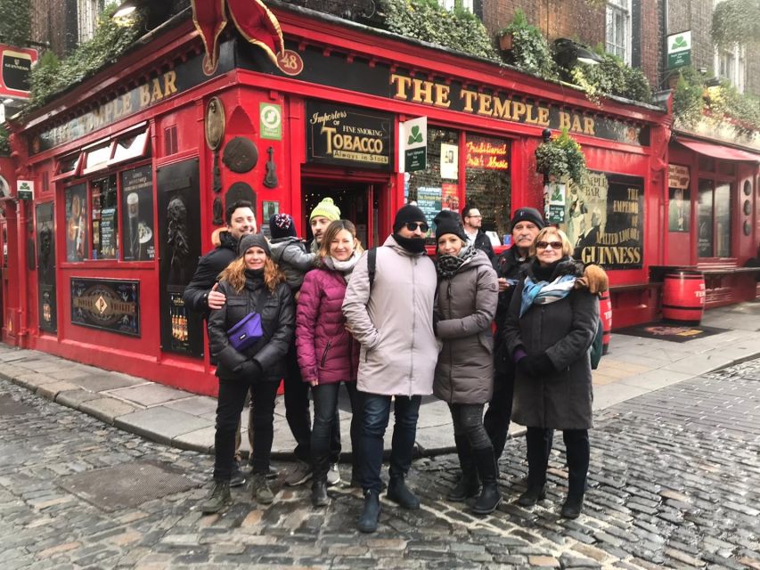 Dublin Highlights: 2.45-Hour Walking Tour in Italian - Crossing the Ha’penny Bridge to the north side