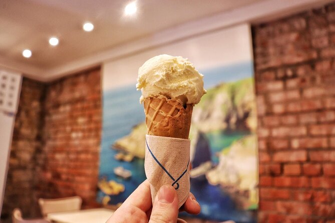 Dublin Historical Centre Food Tour with 8 Food Tastings & Drinks - Irish Cheese in a Popular Restaurant