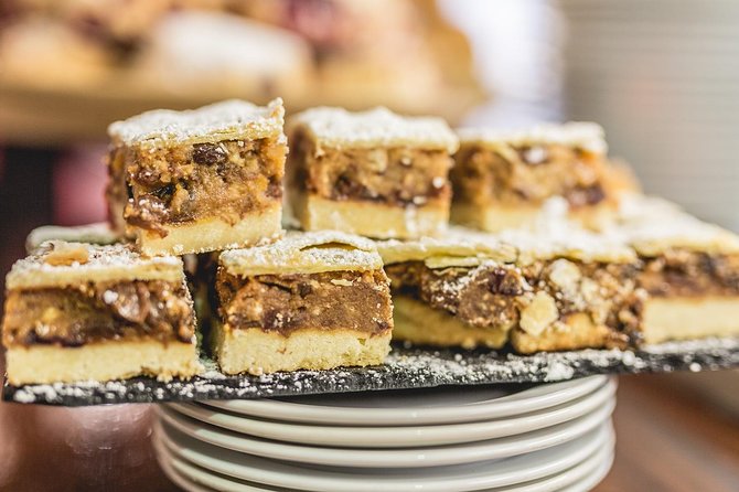 Dublin Historical Centre Food Tour with 8 Food Tastings & Drinks - What the Guides Add to the Meal