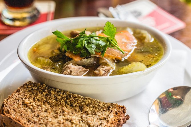 Dublin Historical Centre Private Food Tour with 8 Food Tastings - What the guide adds to the food