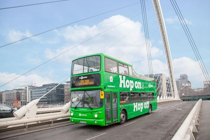Dublin Hop-on Hop-off Bus Tour - Live Tour auf Deutsch - O’Connell Street and Dublin’s literary center