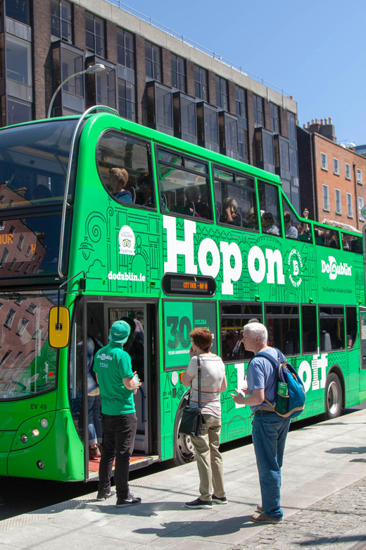 Dublin: Hop-on Hop-off Tour with Live German Commentary - Trinity College, Grafton Street, and Oscar Wilde’s Dublin
