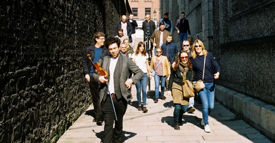 Dublin: Irish Music Walking Tour with Live Performance - Meeting the balladeer outside The Old Storehouse