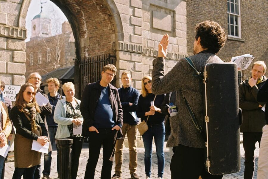 Dublin: Irish Music Walking Tour with Live Performance - What happens at the song stops