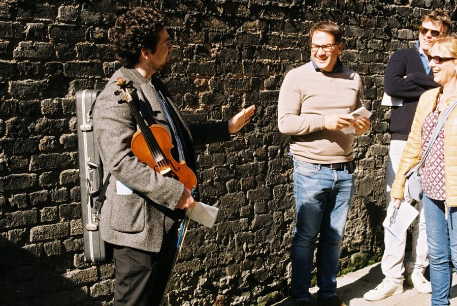 Dublin: Irish Music Walking Tour with Live Performance - Dublin told through songs instead of plaques