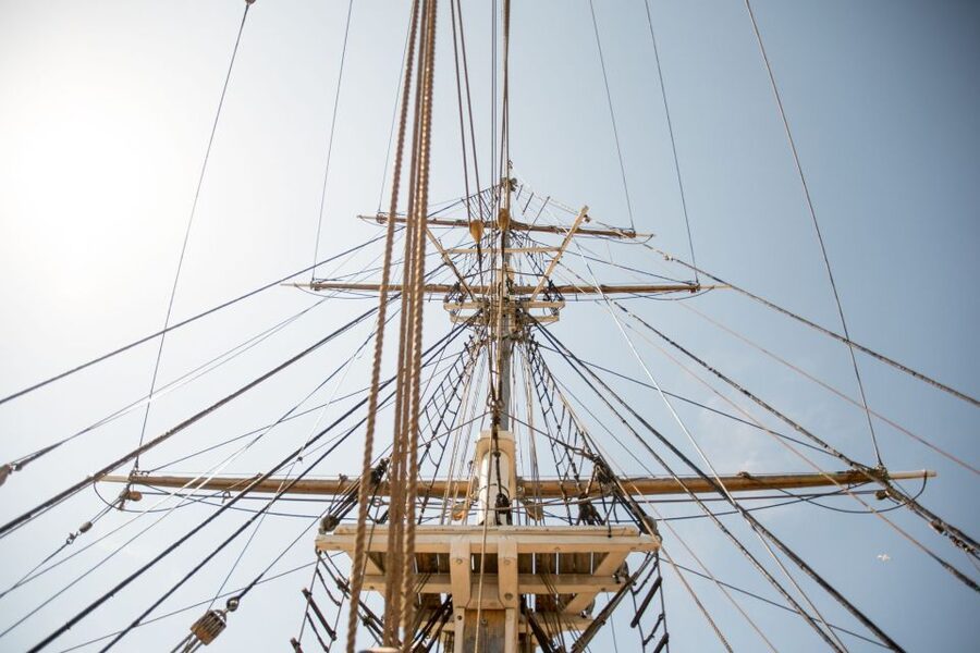 Dublin: Jeanie Johnston Tall Ship Irish Famine History Tour - Above deck, from timber ship to famine vessel