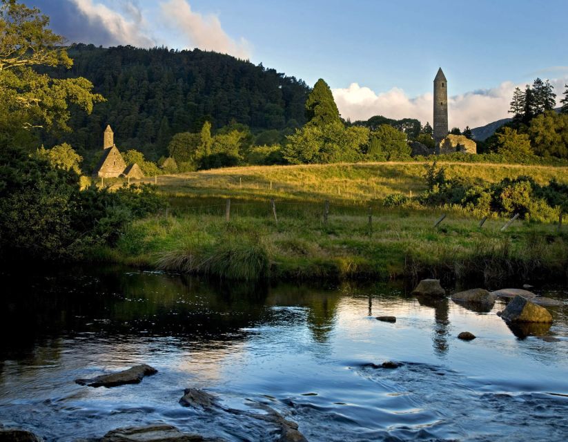 Dublin: Kilkenny, Wicklow & Glendalough Tour & Sheepdog Show - The sheepdog demonstration on a working farm