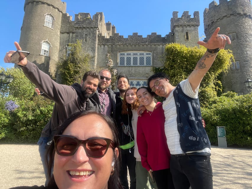 DUBLIN: Malahide castle and Howth MULTILINGUAL full day tour - Free time in Howth’s fishing harbor