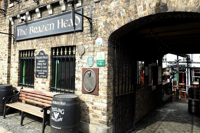 Dublin Old Town: Famous Pubs Exploration Game and Tour - How the Dublin pub game works