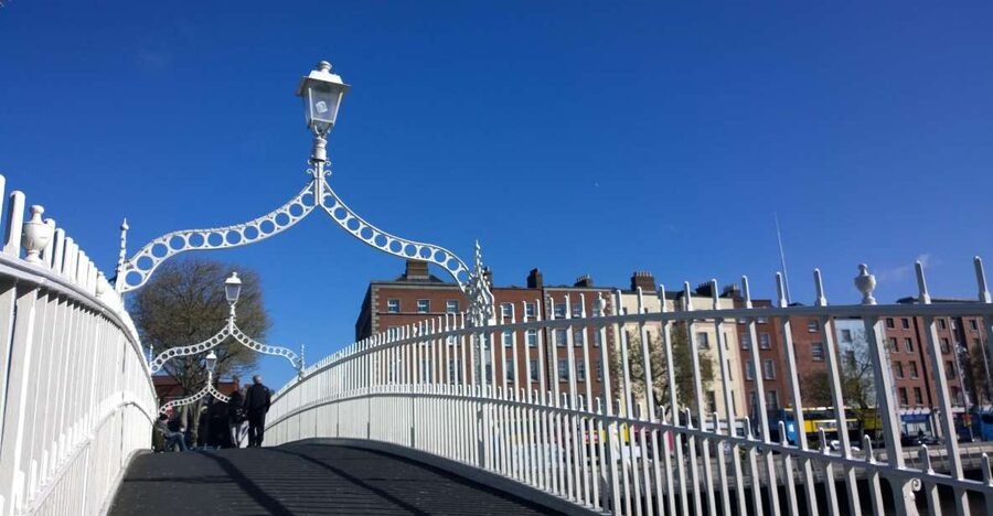 Dublin: Private City Tour in German - Starting with hotel pickup and a flexible meeting point