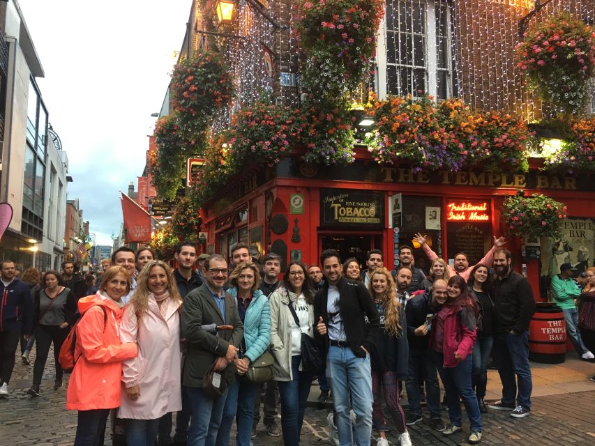Dublin: Private Tour of City Monuments in Spanish - Trinity College and the river crossings