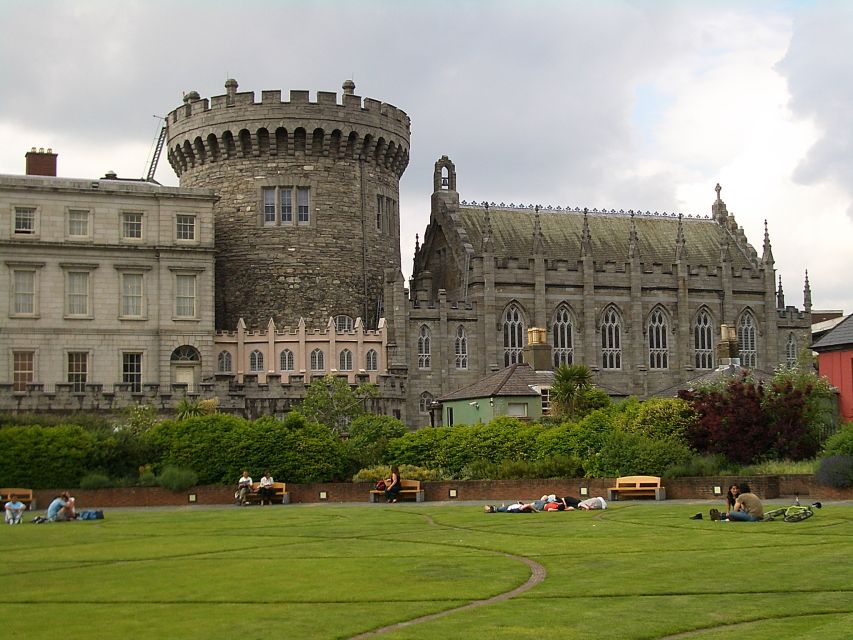 Dublin: Private Tour of City Monuments in Spanish - St. Patrick’s Cathedral and St. Audoen’s Park