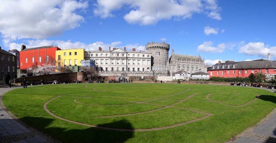 Dublin: Private Tour of City Monuments in Spanish - Temple Bar, Darkey Kelly’s, and Dublin’s pub character