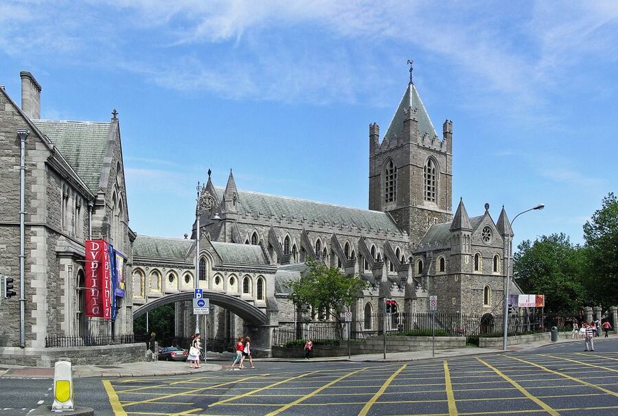 Dublin: Private Tour of City Monuments in Spanish - Dublin Castle closes the main route