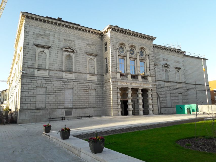 Dublin: Private Tour of City Monuments in Spanish - Starting at City Hall and Molly Malone