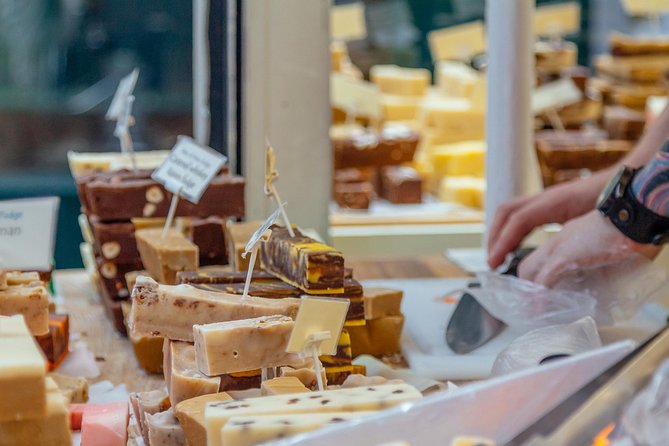 Dublin Private Walking Food Tour With Locals with 10 Tastings - Dublin Castle: a historic pause beside the food
