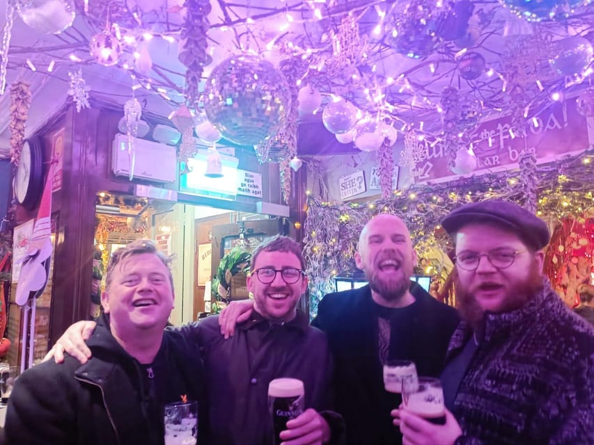 Dublin: Pub Tour. Pour The Perfect Guinness, Whiskey & Music - The guides and the feel of the experience