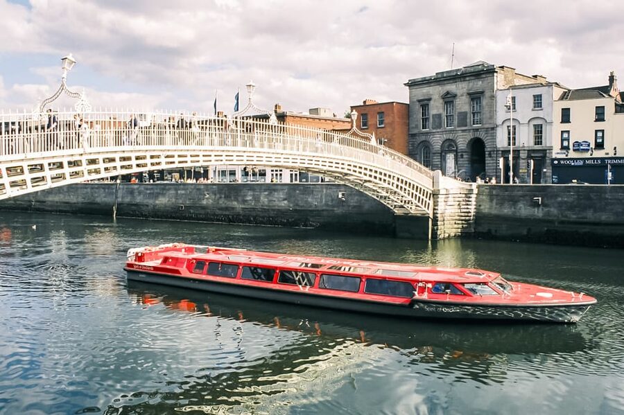 Dublin: River Liffey Sightseeing Cruise - The guide makes or breaks the cruise