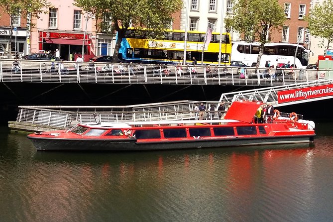 Dublin Sightseeing Cruise on River Liffey with Local Guide - How the guide affects the experience