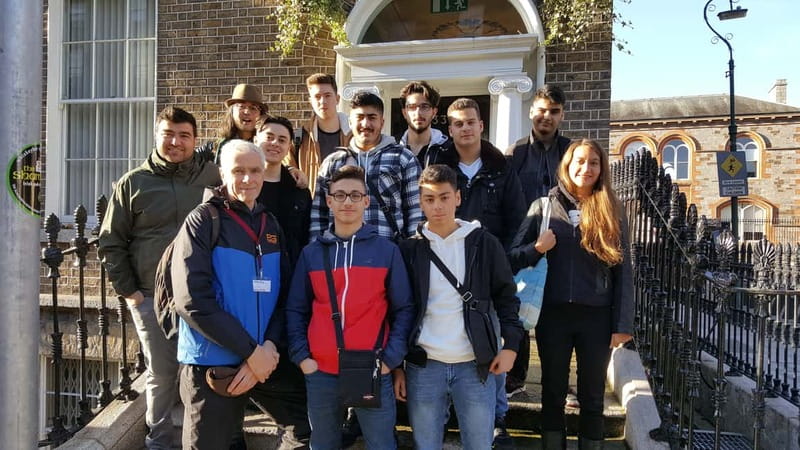 Dublin: Sightseeing Walking Tour in German - Former Parliament House and Trinity College