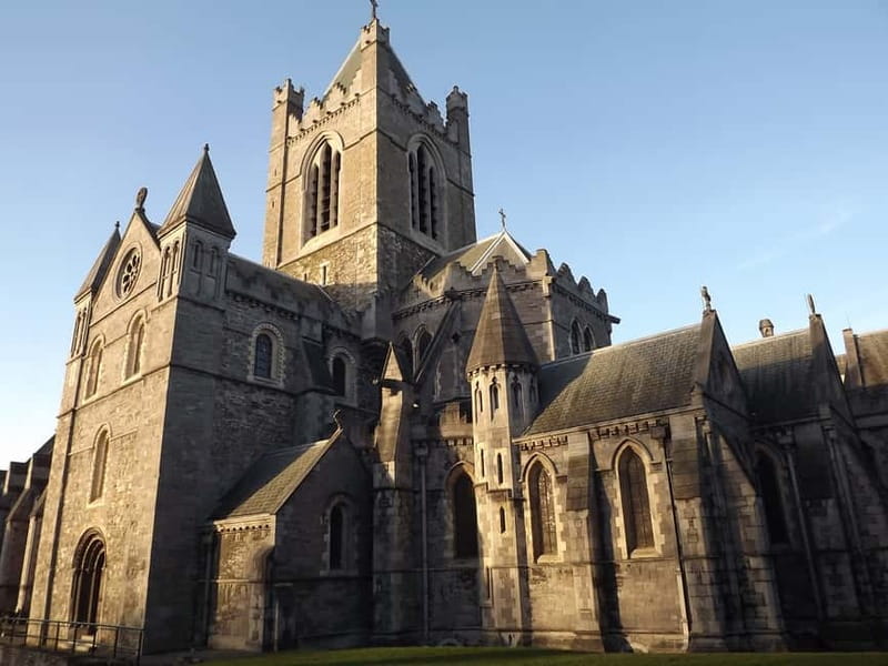Dublin: Sightseeing Walking Tour in German - Dublin Castle Grounds and the Medieval Quarter