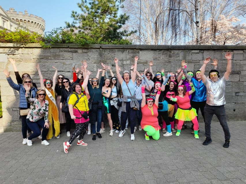 Dublin: Silent Disco Walking Tour - Putting on the headset and joining the group